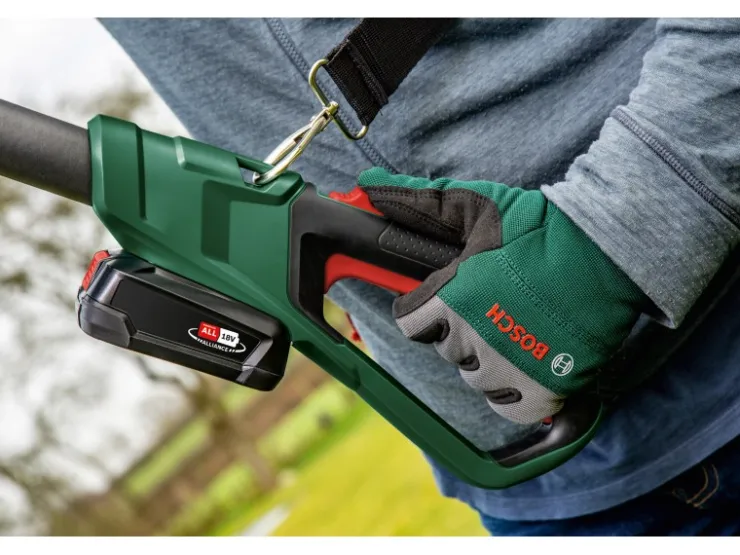 Bosch Akku Teleskop-Kettensäge UniversalChainPole 18 inkl. Akku* Leitern