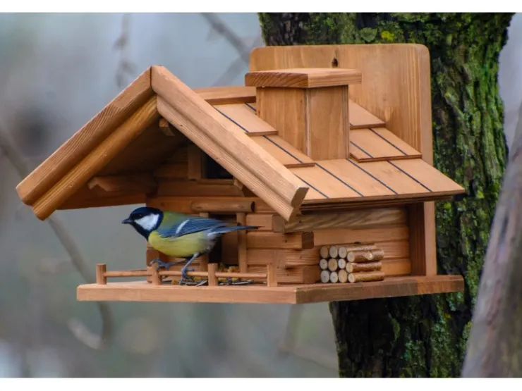 Dobar Vogelhaus St. Moritz im Berghütten-Design 33 x 24,5 x 21 cm Braun FSC®