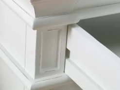 ebuy24 Amaretta 3-Türige Vitrinenschrank Antik Weiß Antik Patinert* Vitrinen