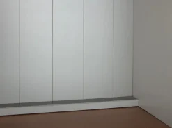 ebuy24 Luzerna Vitrinenschrank mit 3+2 Türen und 3 Schubladen Grau Braun* Vitrinen