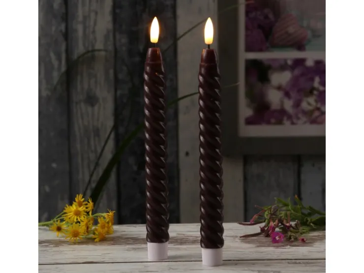 MARELIDA LED Stabkerzen Twist Tafelkerzen Gedreht Echtwachs Flackernd 25cm Timer Rot 2St