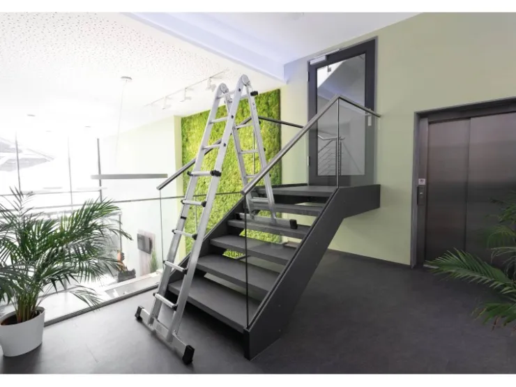 PROREGAL Teleskopleiter 4-Teilig mit Traverse 4 x 6 Sprossen* Klapptritte