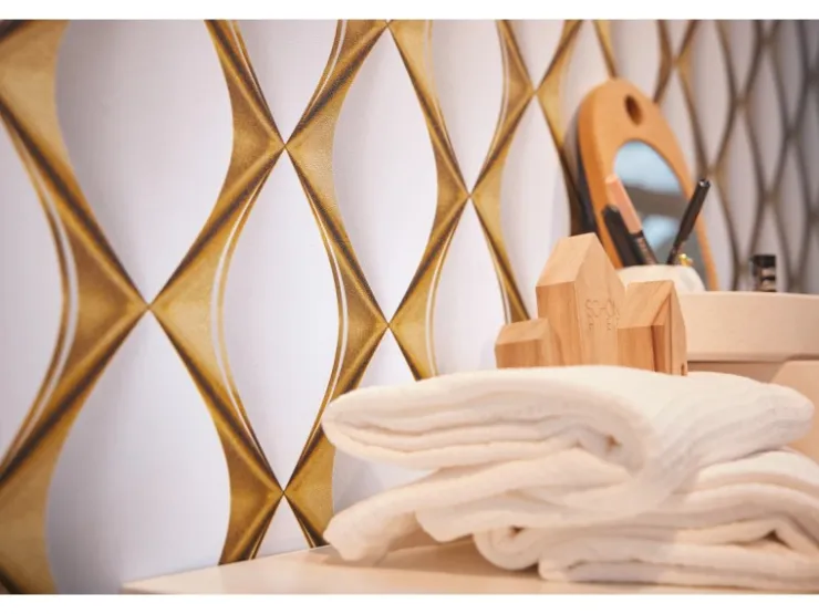 AS-Creation Vliestapete 3D Design Glänzend Leicht Strukturiert Gold Weiß FSC®* Tapetenmuster